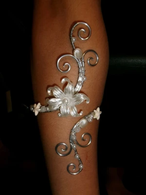 Armcuff  - Finns både i silver och guld💞 Lättböjd material som är enkel att justera. Vid osäkerhet, skriv gärna din till mig din omkrets på armen🥰 Jag gör även customs! 