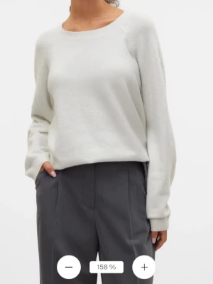 Vit stickad tröja från Vero Moda - Prislappen är kvar 