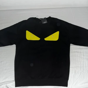 Fendi monster eyes - Helt ny, pris kan diskuteras vid snabb affär.