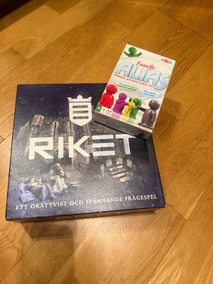 Sällskapsspelen Riket & Alias - Tvp olika sällskapsspel. Allt tillbehör finns kvar. Endast upphämtning 