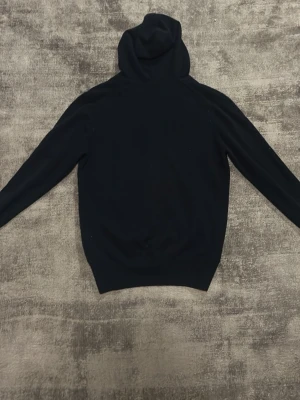 Kashmir hoodie soft goat - Säljer min stikade soft goat hoodie Som är i väldigt bra skick 