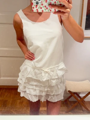 Studentklänning  - Säljer denna så fina klänning perfekt till studenten eller skolavslutningen💖😊😇