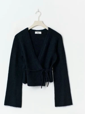 Blå kofta från Gina tricot  - Aldrig använt, den är i nytt skick men säljer pga den inte kommer till användning  🤍