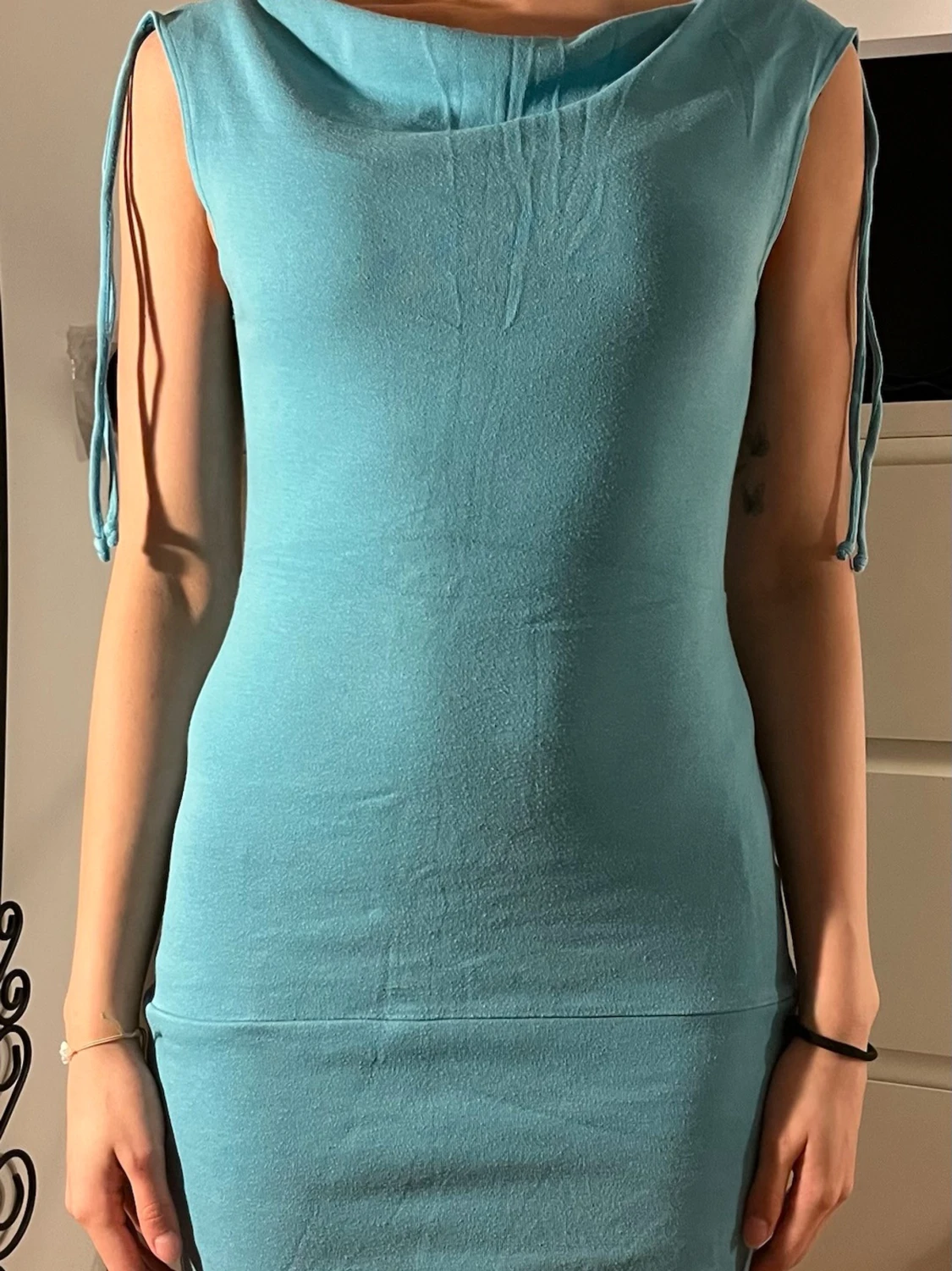 Ljusblå ärmlös kortklänning - 1