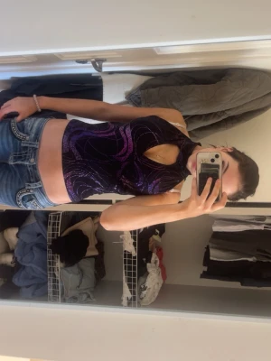 Fest topp - Jätte snygg fest topp köpt i paris, är glittrigare i verkligheten och pris kan förhandlas s/xs