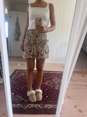 Blommig kjol från NeoNoir - Somrig och fin