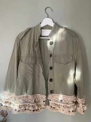 Trendig vintage boho jacka fransar Zara - Såååå snygg till sommaren!!! 🤍Nypris 900 sparsamt använt 