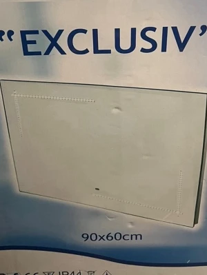 Exklusiv badrumsspegel i LED inbyggd lyxig  - Säljer en exklusiv LED-panel i stilren design, mått 90x60 cm. Perfekt för badrum, hall eller annat utrymme där du vill ha ett modernt och snyggt ljus. Oanvänd i originalförpackning. Enkel montering och elegant uttryck som passar de flesta hem. 