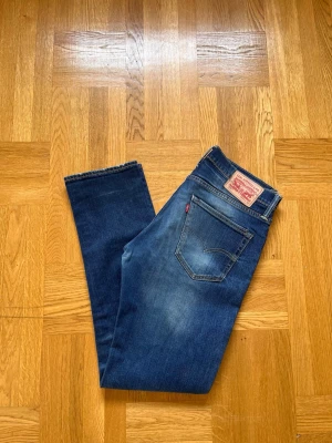 Levi's 511 jeans - Säljer ett par Levis 511 Jeans. Skick: nästan helt nya. Storlek 31x32. Hör av er vid minsta fundering!