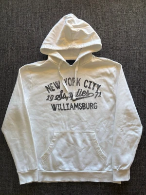 Angelo litrico ~ st L/M - Sjukt eftertraktad Angelo Litrico hoodie vit – storlek L (passar även M) | Sällsynt modell | Stilren och trendig | Bekväm passform | Mjuk och skön | Fint skick | Svår att få tag på | Säljs snabbt | Skickas inom 24h 📦 | Snabb affär = bättre pris ✌️