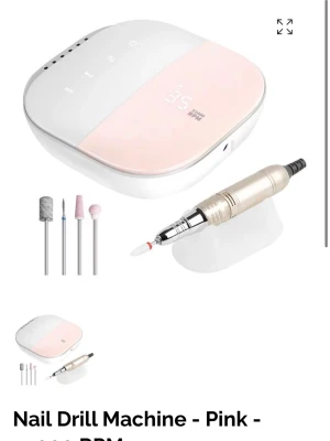 Elektrisk nagelfil Luunails - Säljer en elektrisk nagelfil maskin från Luunails i rosa och vitt med digital display och flera olika filhuvuden. Perfekt för att forma, slipa och polera naglar. Maskinen har en stilren design och är tillverkad i plast och metall. Använd ca 2-3 gånger, säljer pågrund av att mitt intresse för naglar har försvunnit. Funkar super bra! Man får med alla bits som jag har.