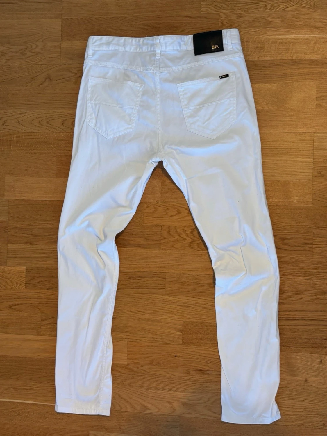 Vita slim fit jeans från Zara - 1