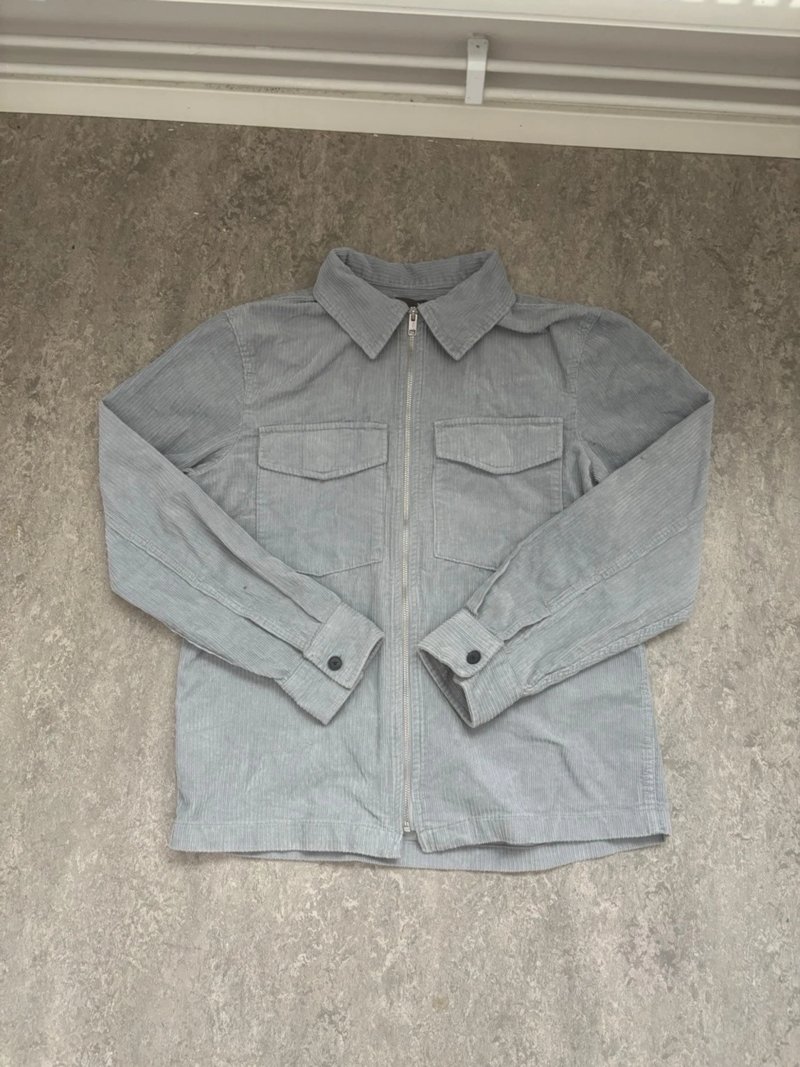 Ljusgrå overshirt i manchester