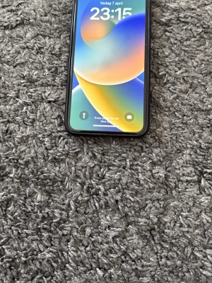 IPHONE X - Säljer en IPhone X som har använts länge men den har inga fel och funkar bra..