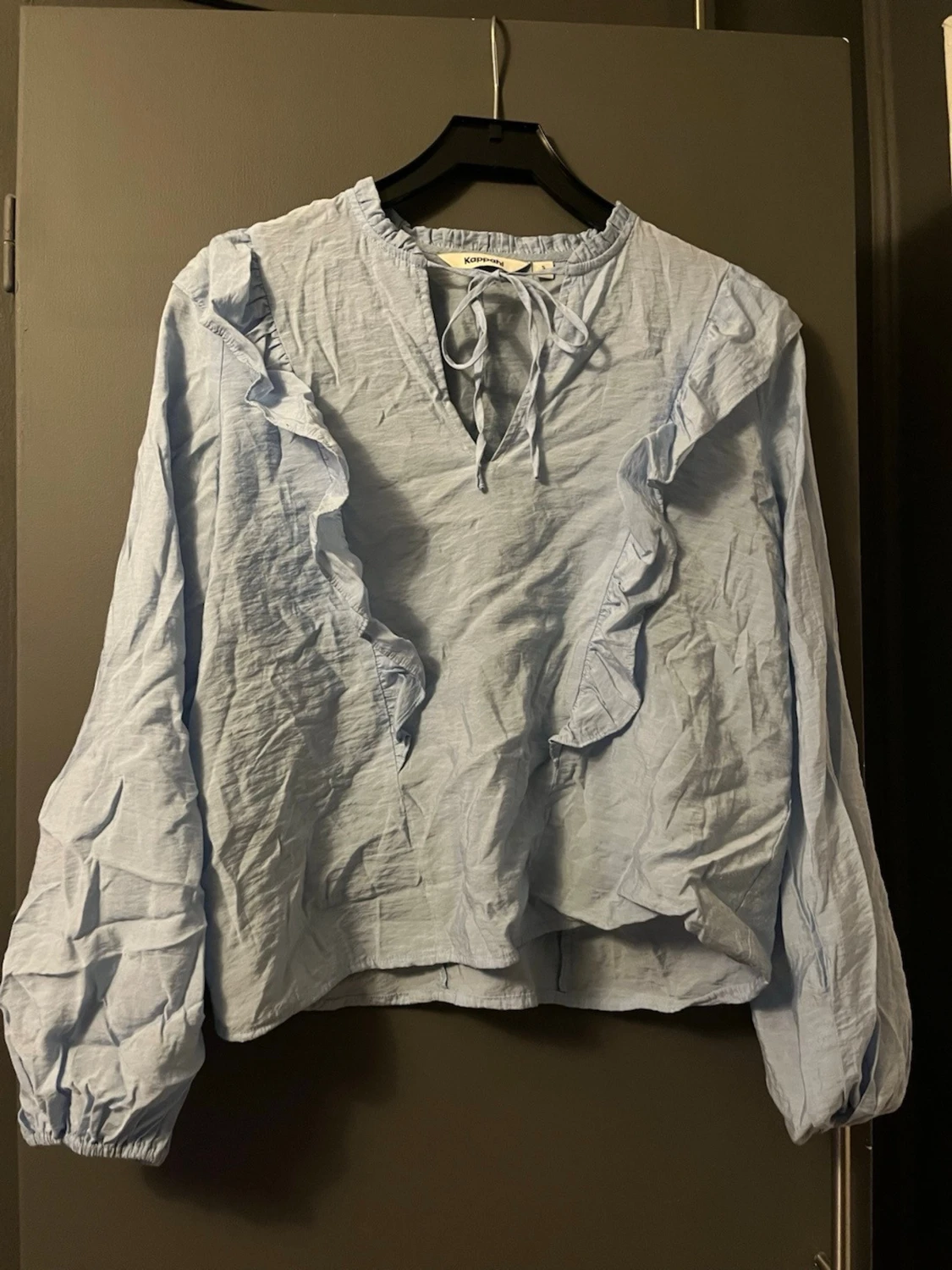 Ljusblå volangblus från Kappahl