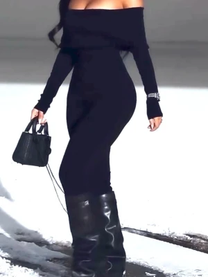 Snatched jumpsuit - Amara - Helt oanvänd jumpsuit i nyskick, nypris 500kr exklusive frakt. ~ Amara snatched jumpsuit. (Helt slutsåld.)