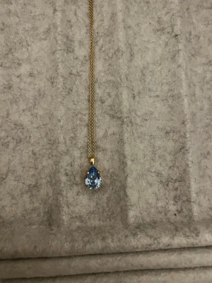 Caroline Svedbom halsband  - Sååå fint halsband från Caroline Svedbom i nyskick. Orginalförpackingen tillkommer💗💗💗ordinarie pris: 1250kr. Säljer för: 850kr💗💗