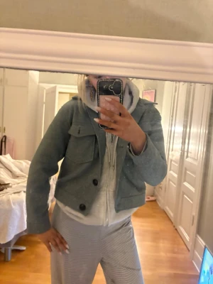 Grön kappa - Super vårig grön jacka som passar perfekt till hösten 🥰