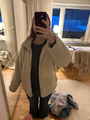 Teddyjacka från Carin Wester - Super söt teddyjacka från Carin Wester! Bra skick!