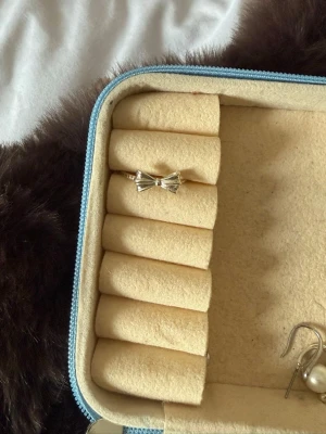 Lotta Hasselblad  - Jätte fin ring från Lotta hassel blad aldrig  använt för jag har bytt till guld 