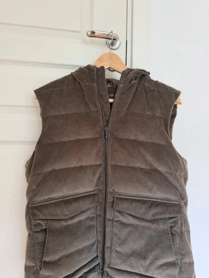 Stenström väst  - Säljer denna väst i storlek M. Skicket är som nytt!!
