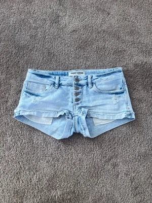 Jeansshorts - Jätte snygga shorts nu till sommaren! Kontakta mig om du har några frågor 