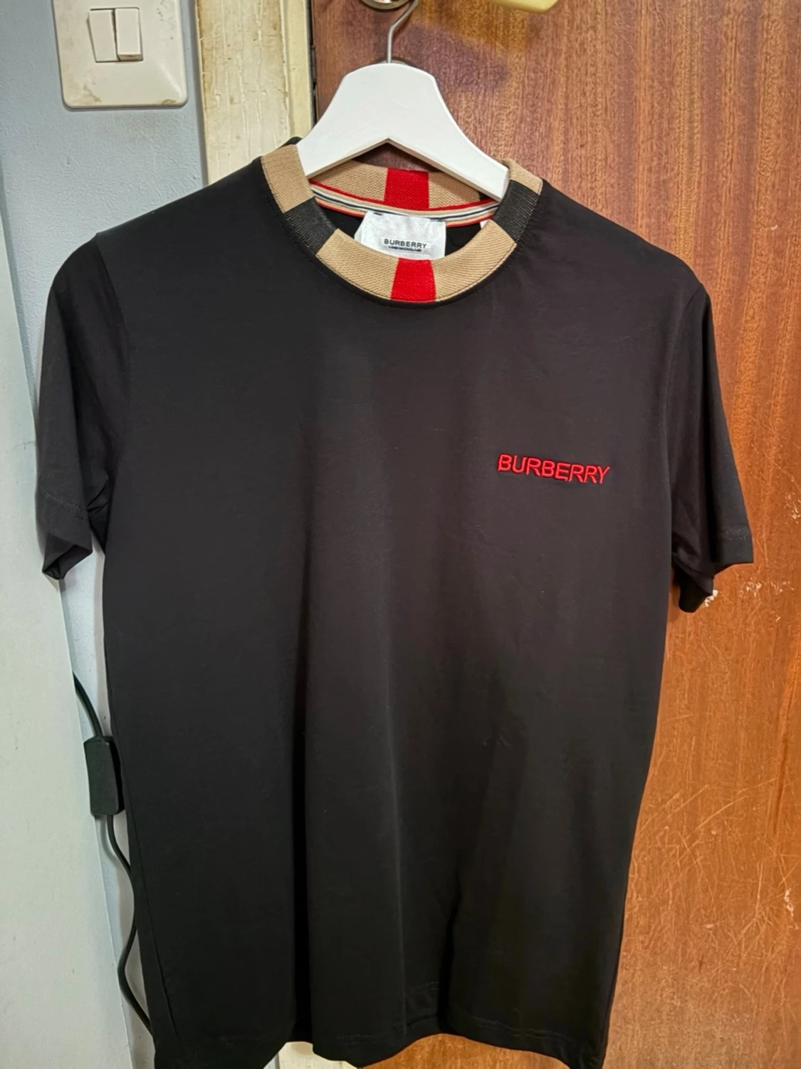 Burberry t-shirt oanvänd, Storlek S