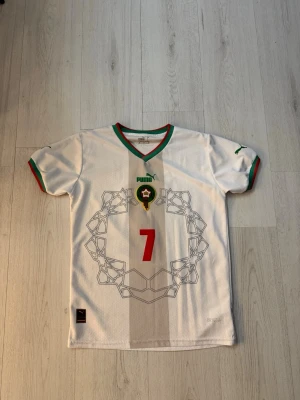Marocko fotbollströja Puma Ziyech - Passar 180 cm men väldigt tajt bäst mellan 160-175cm 