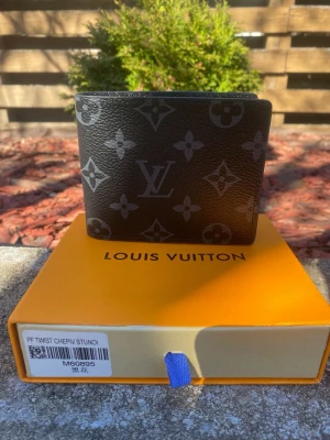lLv black wallet - Brand new