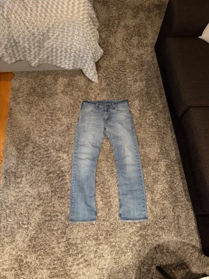Vintage Levis Jeans - Säljer dessa unika jeans från Levis i modellen 504. Storleken är W31 L32. Hör av dig vid frågor!