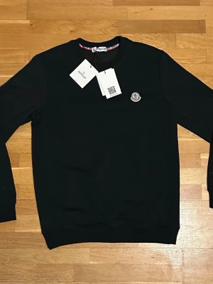 Moncler tjocktröja - S passar M