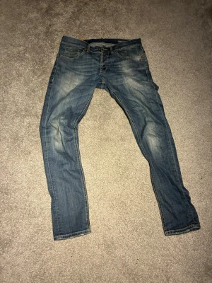 Dondup Jeans  - Dondup George jeans i storlek 34, mycket bra skick!