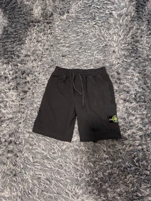   Stone Island short - Size M, brand new good quality