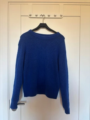Blå stickad tröja - En blå stickad tröja från H&M storlek XS 💙