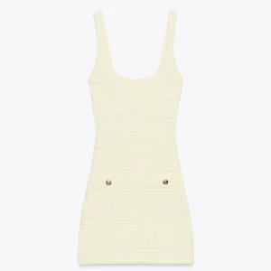 Ljusgul klänning  - Ljusgul kort klänning från zara helt oanvänd då den tyvärr va för liten.  Klänningen är liten i storlek.