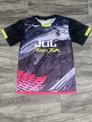 JUL T-shirt - JUL T-shirt snygga inför sommaren