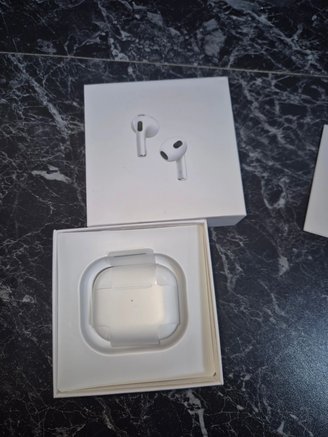 Apple AirPods 3 trådlösa hörlurar - 1