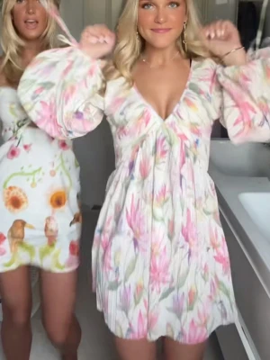 Klänning hm  - SÖKER! kan betala bra, strl xxs eller xs , denna modell !