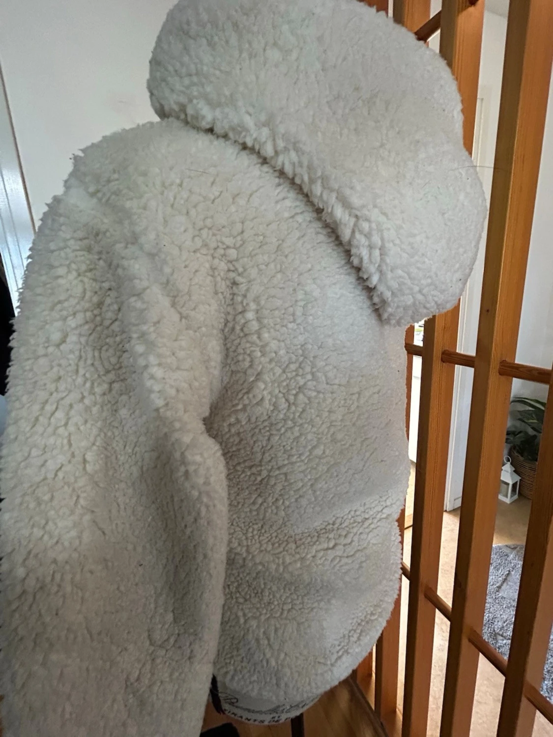 Vit teddyjacka med huva och ficka - 1