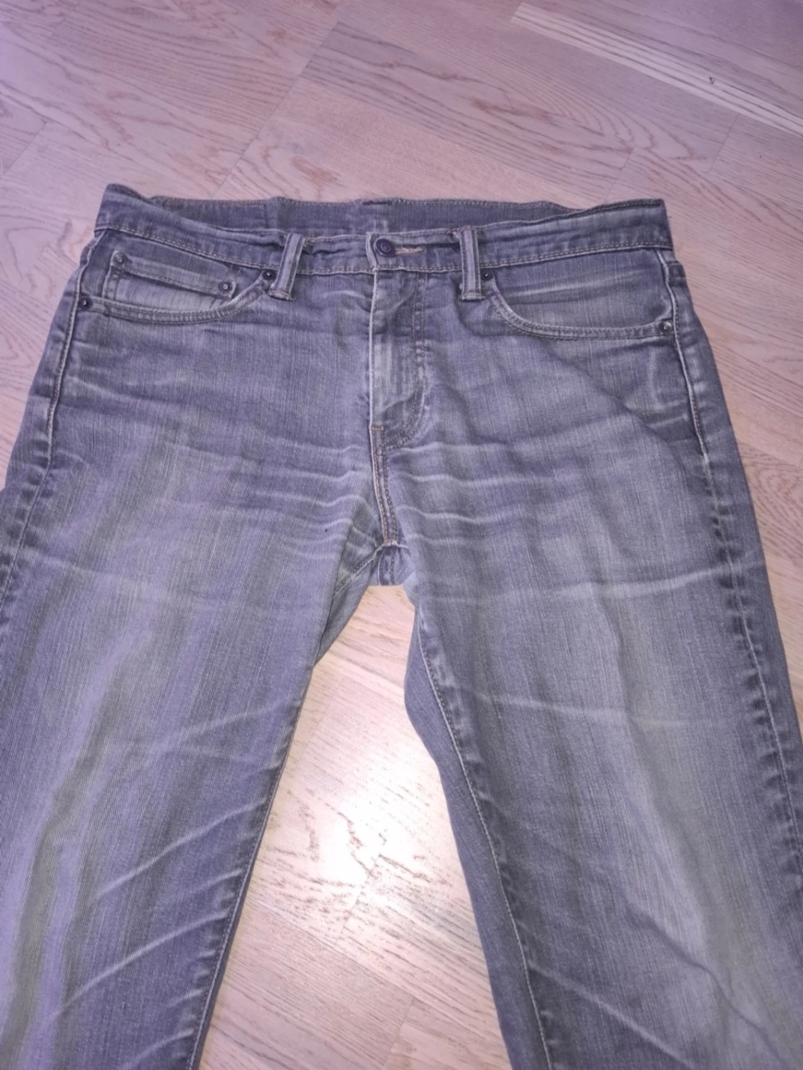 Grå Levi's jeans med raka ben - 1