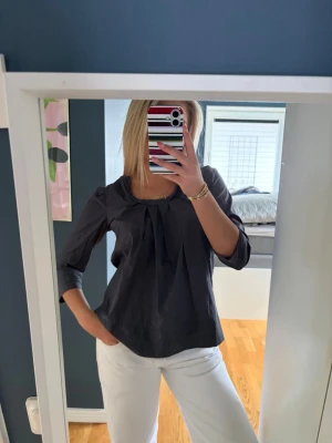 Vårblus!! - Säljer denna superfina blusen som är perfekt till våren!! Såååå söt😍😍