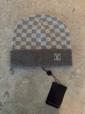 Grå snygg mössa - Aldrig använd snygg mössa