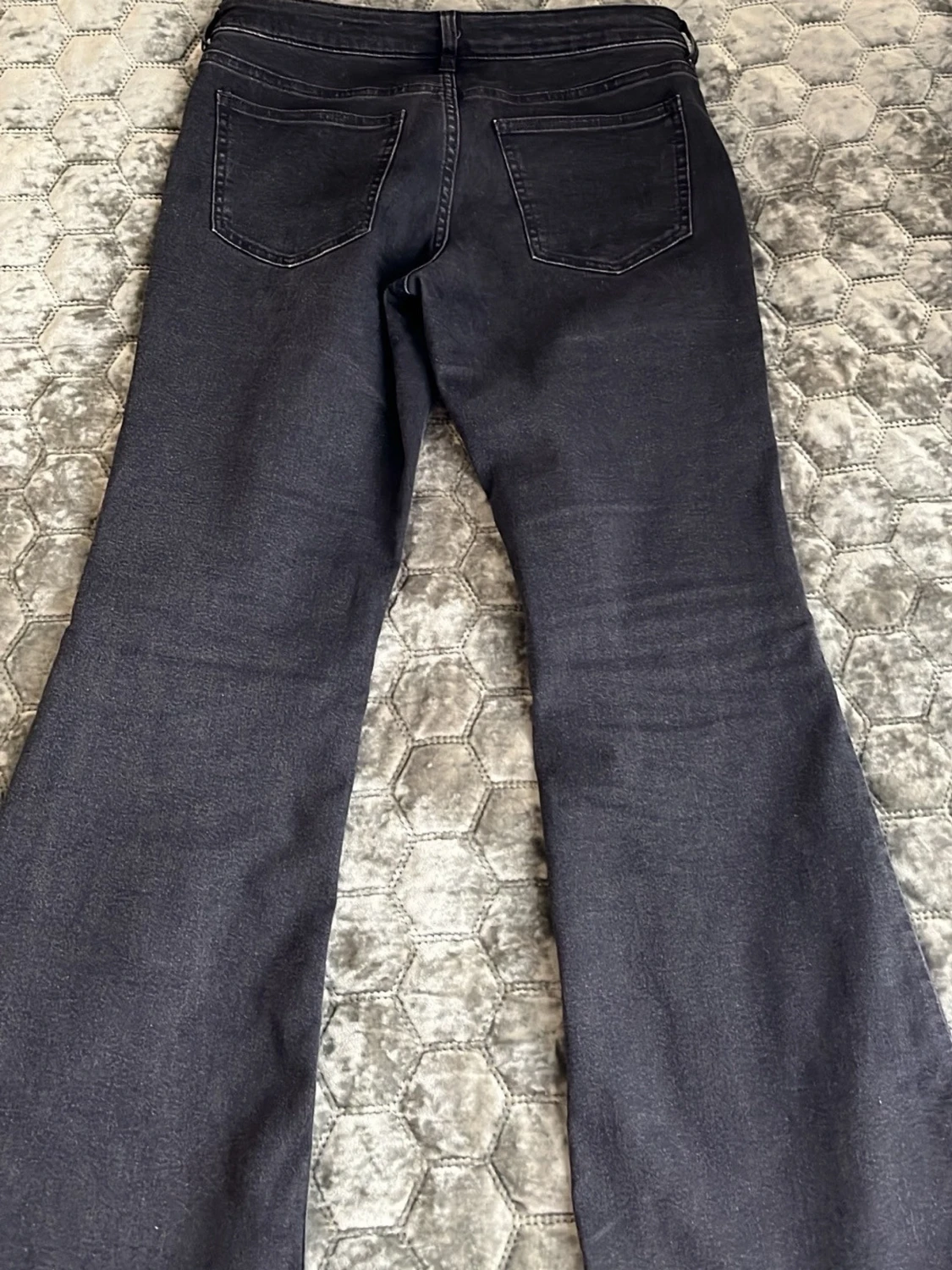 Svart low flared jeans  - 1