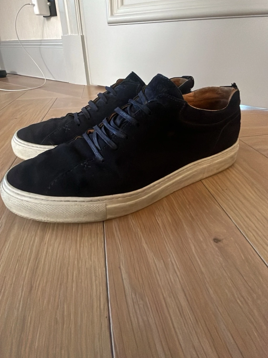 Svarta mockasneakers med vit sula - 2