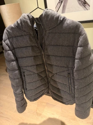 Herno jacka - Herno jacka riktigt snygg! Priset kan diskuteras storlek 50 passar m