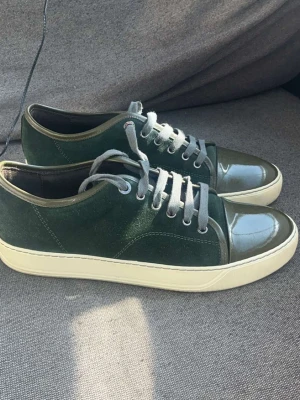 Lanvin - Snygga Lanvin captoe I storlek UK 6/ca EU 40-41. De är I riktigt bra skick, dustbag medföljer. Hör av dig vid frågor😊