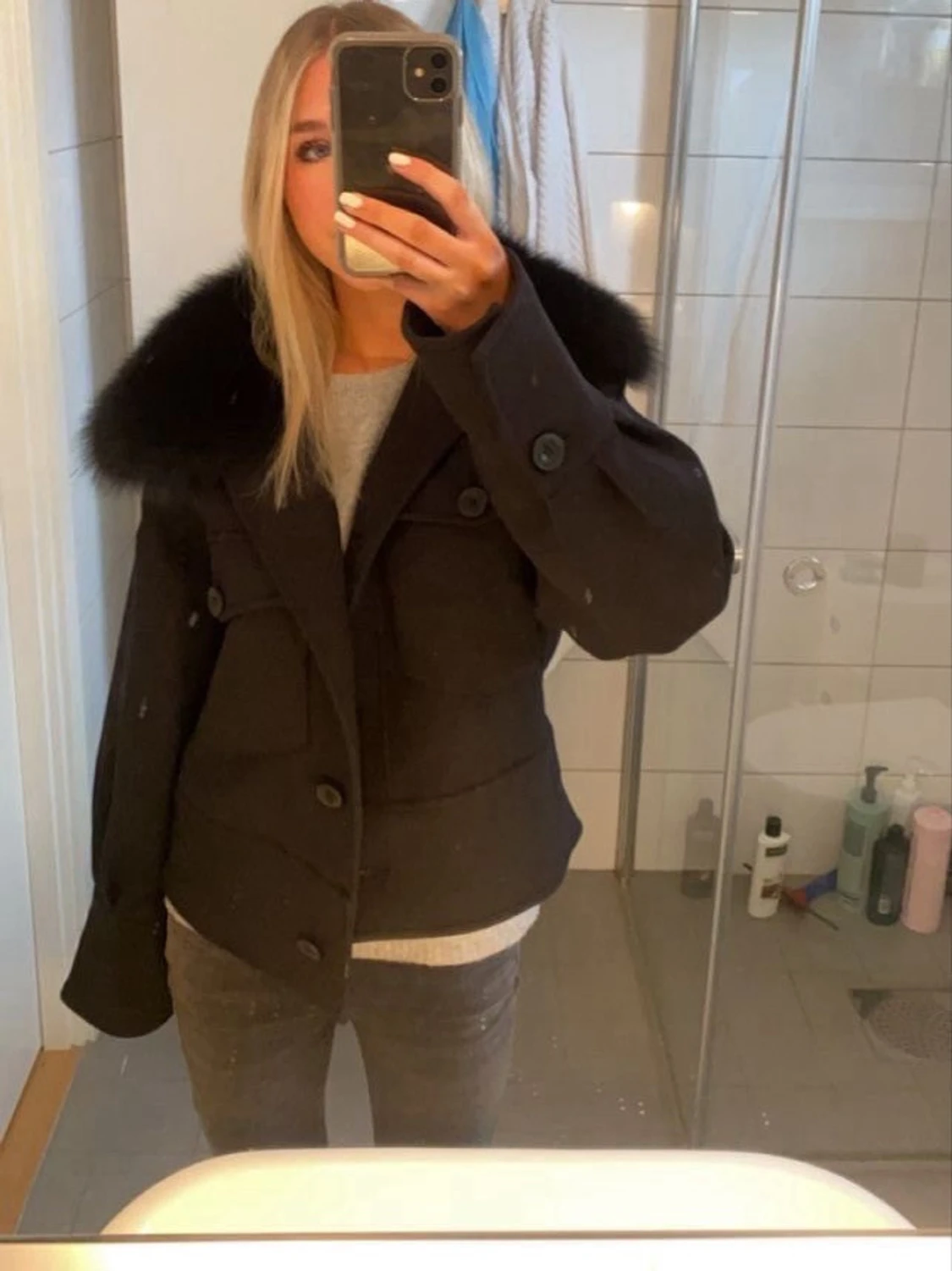 Meotine liknande kappa med pälskrage 