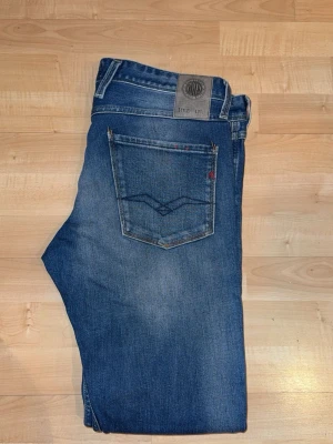 Replay jeans  - Replay jeans blåa, ny pris 1800. Skickar byxorna samma dag W34