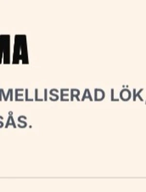 Textskylt med matrelaterat tryck - En skylt med text om karamelliserad lök och sås, tryckt i svart och grått på ljus bakgrund. Skylten har en enkel och modern design, perfekt för köket eller som dekoration i matrelaterade utrymmen.