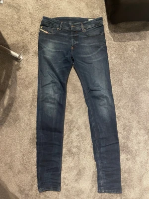 Diesel jeans slim - Säljer ett par fina diesel jeans i slimfit. De är knappt använda och i strl 29:34.